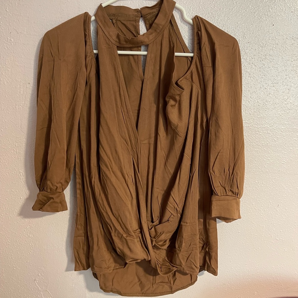 Crossed from the front brown blouse